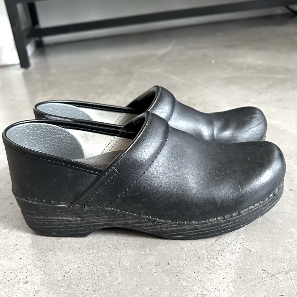 Dansko Clogs | Size 39 | Black Leather